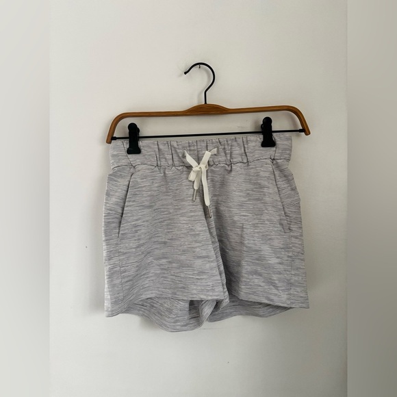 LULULEMON | on the fly 2.5 inch short  | size 2 - Picture 3 of 5